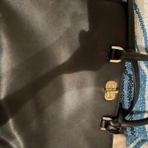 Lightly used Michael Kors bag- medium womens